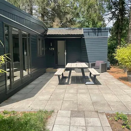 Uniek Op De Veluwe, In Bosrijke Omgeving. Chalet *