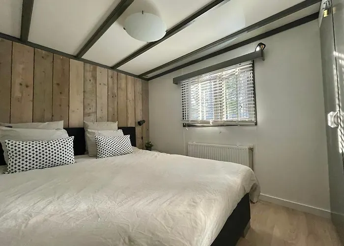 Uniek Op De Veluwe, In Bosrijke Omgeving. Chalet Putten